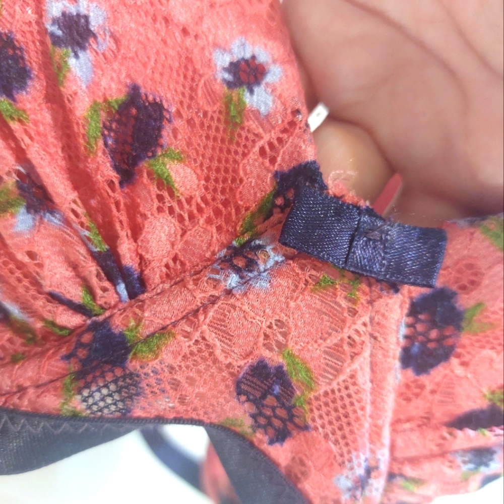 38D Strappy Lace Bra - Picture 2 of 6